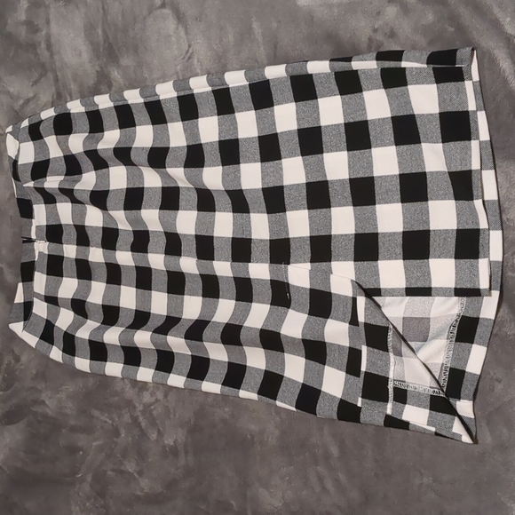 Black and White Checkered Skirt - Picture 2 of 4